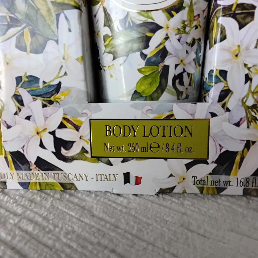 L'Arte Jasmine Scented Italian Hand Cream and Body Lotion Set, 8.4 Oz Tubes New - Picture 11 of 12